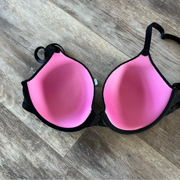 Like new! PINK Victoria’s Secret Leopard Print Lace Bra - Picture 4 of 9